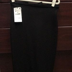 Black fitted stretch pencil skirt